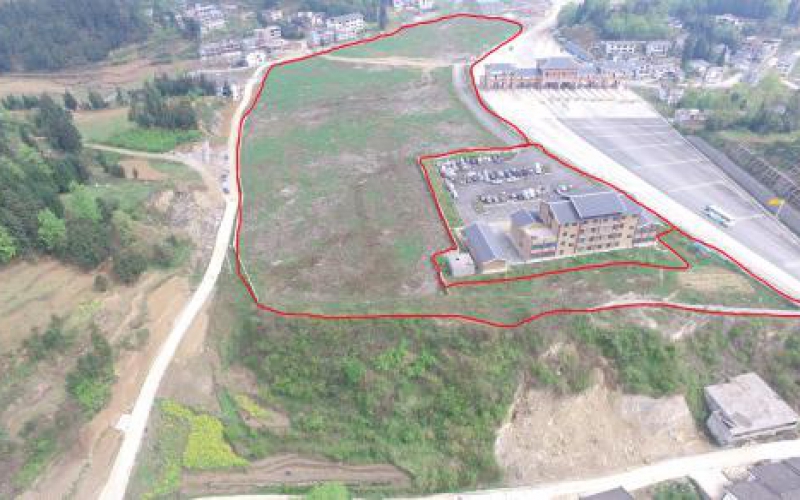 龍場收費(fèi)站旁用地