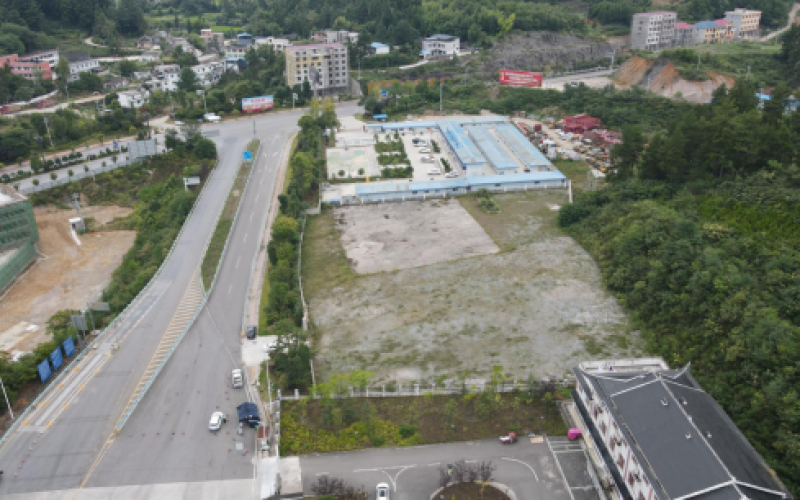 黃平北收費站出口右側土地處置