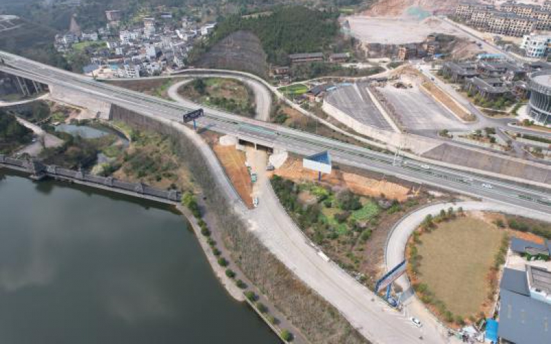 原凱里收費站旁綠化用地處置