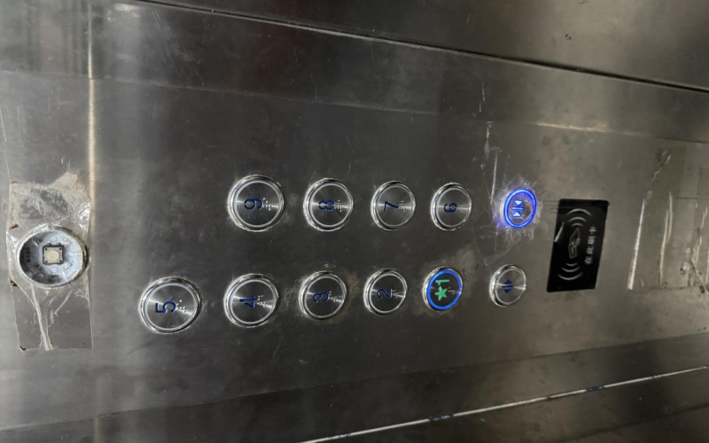 （降價(jià)）安云路20號(hào)B棟3單元8樓附4號(hào)轉(zhuǎn)讓（持有方：貴州省機(jī)關(guān)事務(wù)管理局國有資產(chǎn)管理服務(wù)中心）